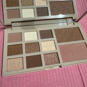 Neutral Eyeshadow Palette toy.co